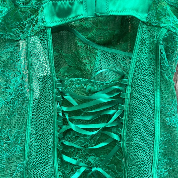 VICTORIAS SECRET Green Triangle Lace Tie Garter Slip Lingerie Women’s Small NWT - Picture 14 of 15